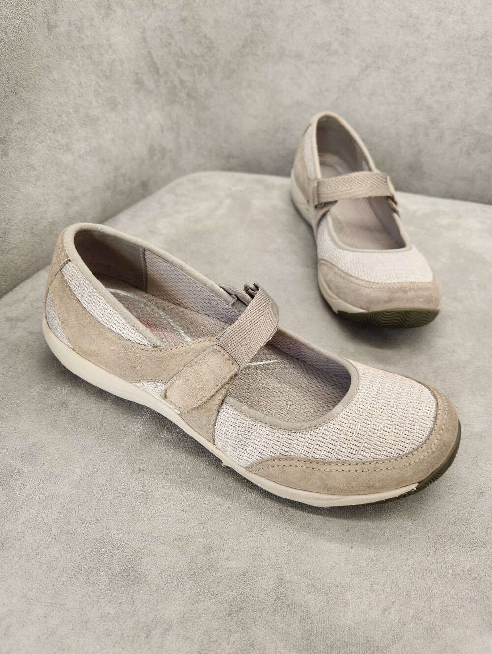 Dansko Mary Jane Loafers 8.5 Light Grey Suede Hennie Comfort Shoes Athleisure